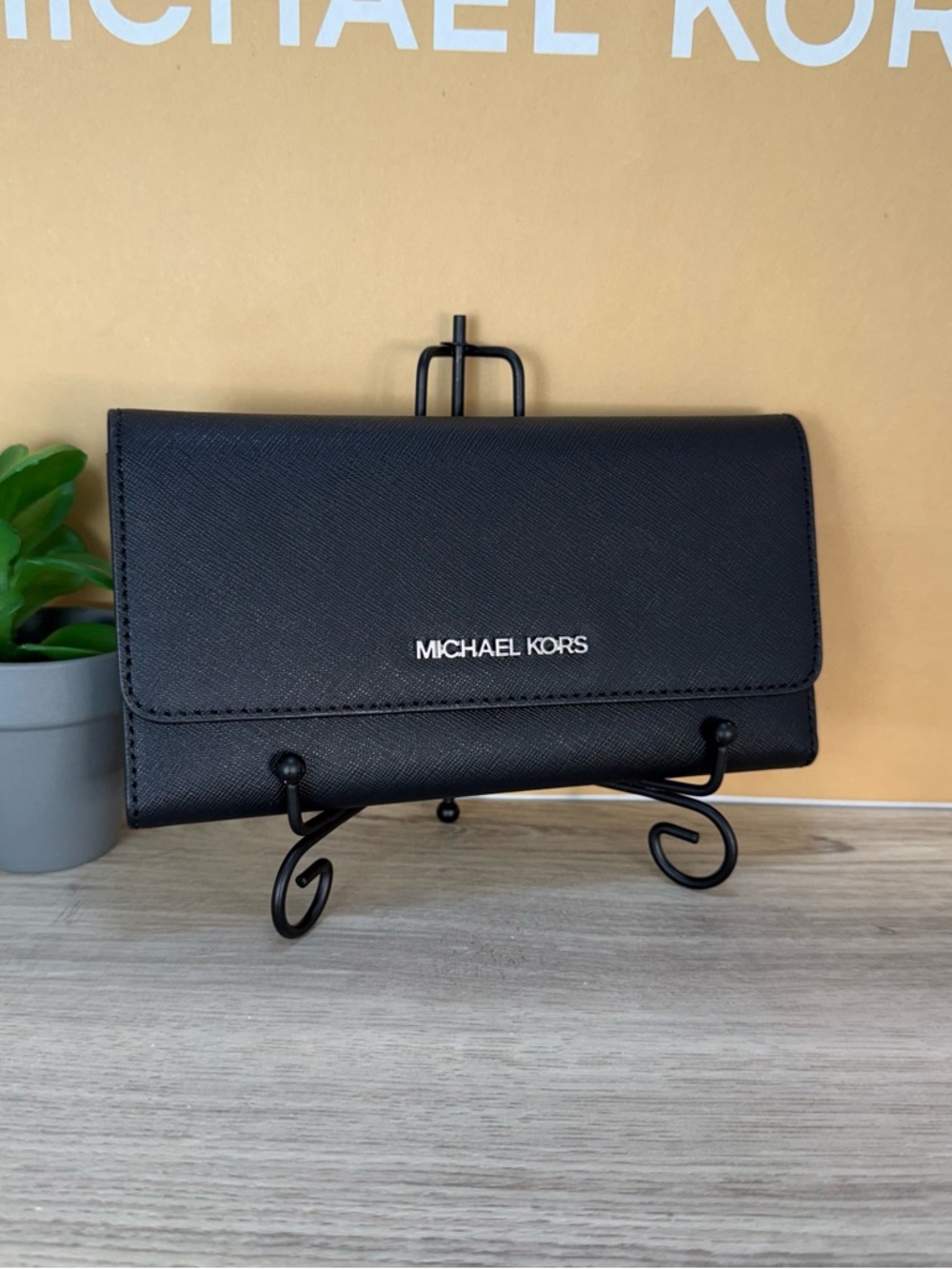 Michael Kors Wallet - Picture 3 of 8